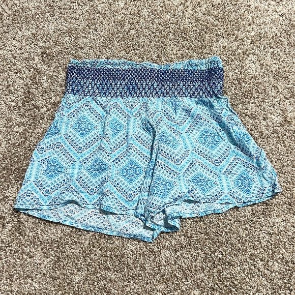 Altar’d State Shorts - Picture 1 of 4